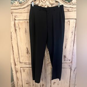 Access a Claiborne company Men’s Black dress pants